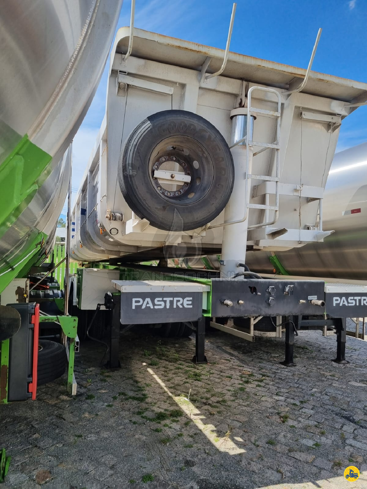 CARRETA SEMI-REBOQUE BASCULANTE Transbochnia CURITIBA PARANÁ PR